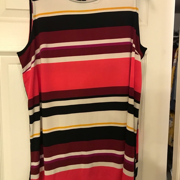 Sleeveless top - Picture 1 of 3